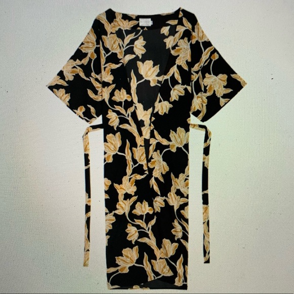 Floral Robe - Picture 2 of 3